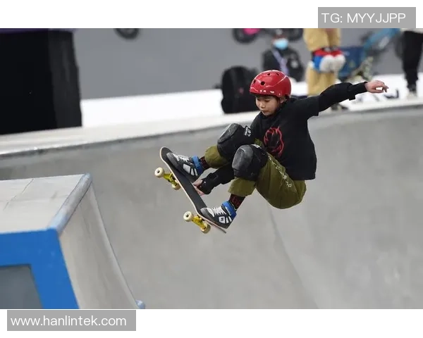 北京极限运动队在滑板精英赛中的个人能力精彩表现分析与点评